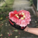 Caja Corazón Claveles, Rosa y 6 bombones
