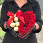 Caja Corazón con Rosas + Ferrero Rocher